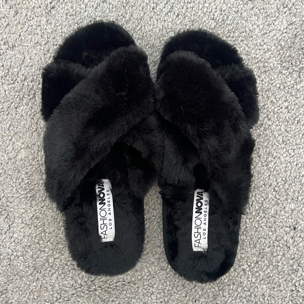 Fashion Nova Black Fuzzy Slippers